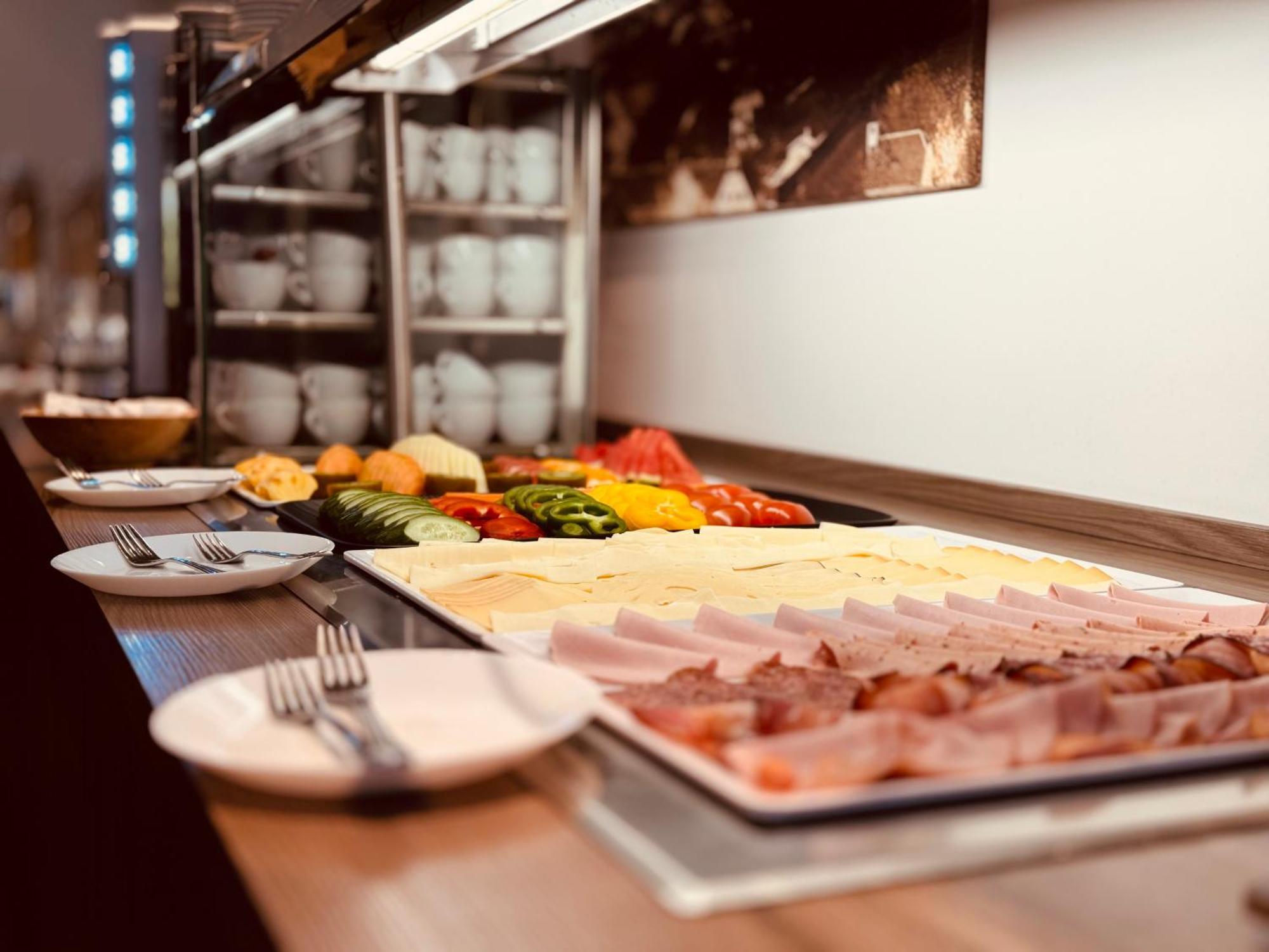 Hotel Goldener Adler Wattens Ngoại thất bức ảnh